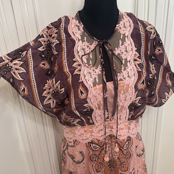 FARM Rio‎ Glam Tapestry Burgundy Lace Short Sleeve Maxi Dress Size Large - Picture 3 of 10